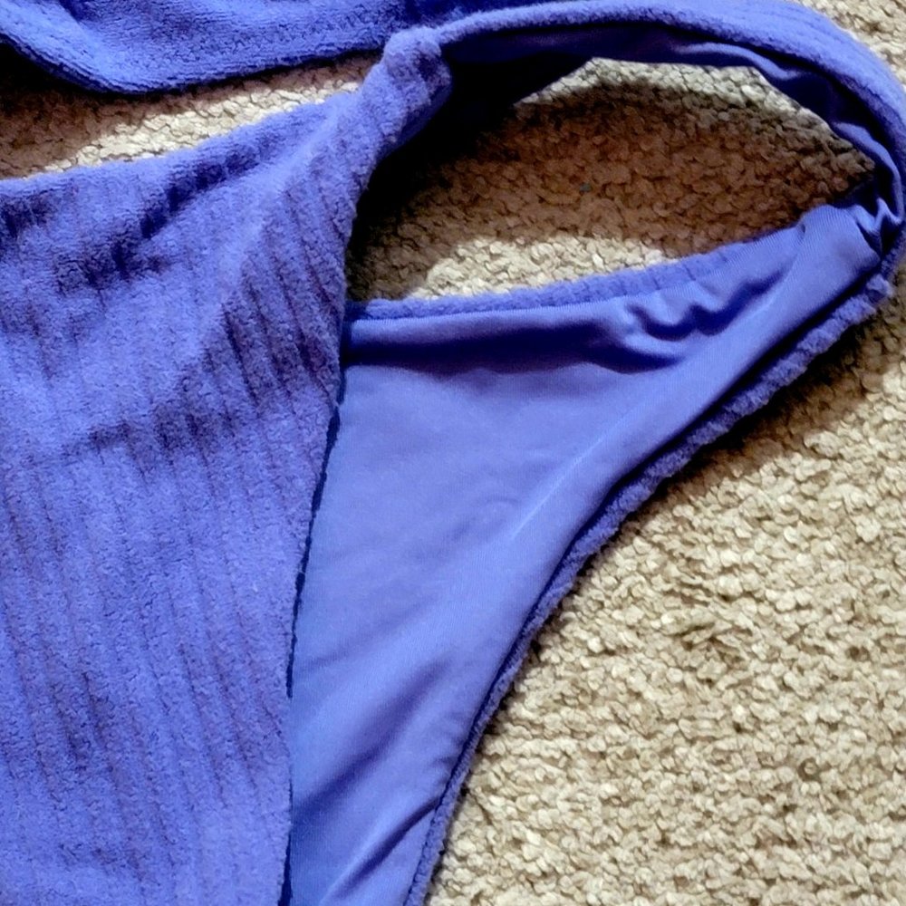 Swimsuit - Picture 3 of 5